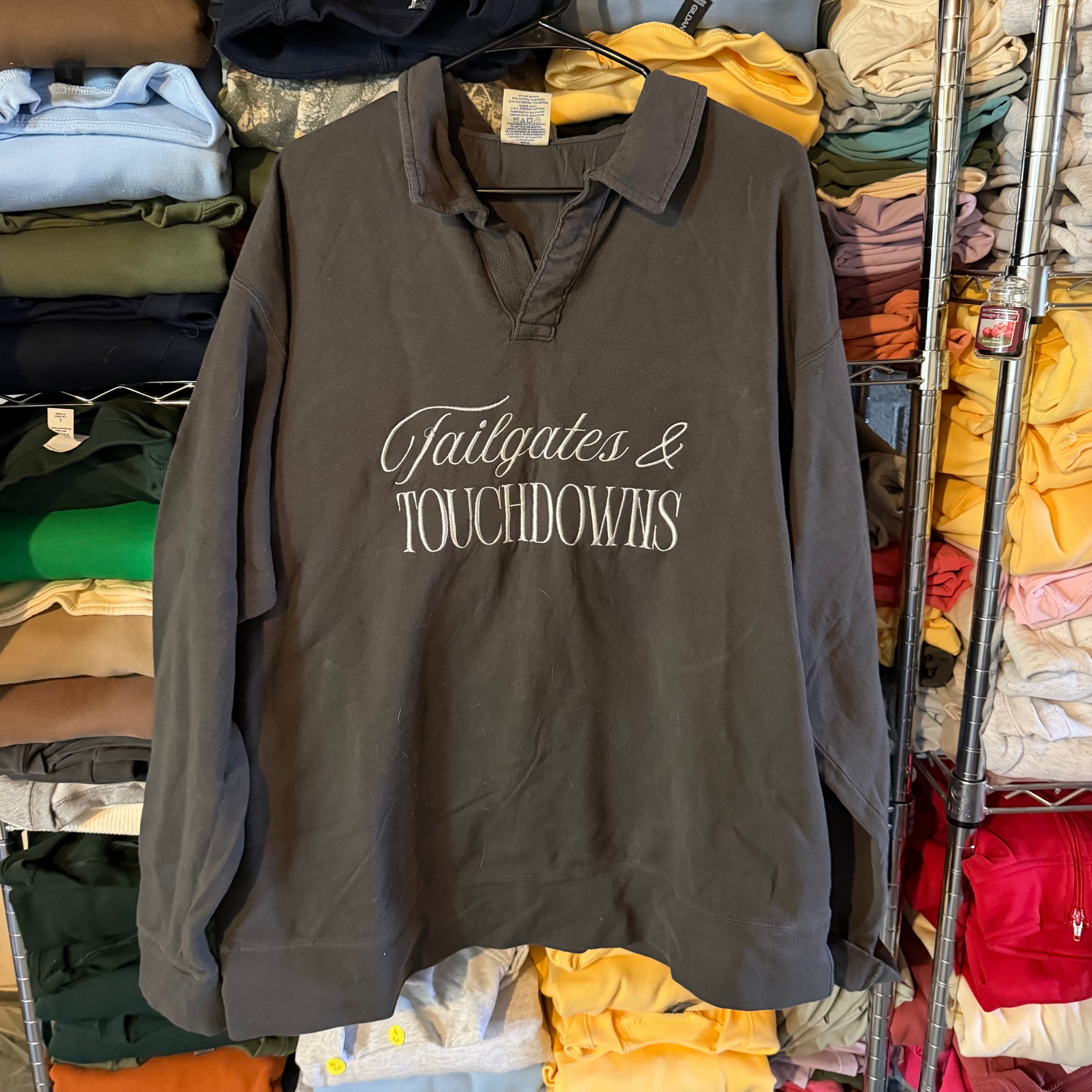 Tailgates & Touchdowns Collared Sweatshirt - XL - No Flaws