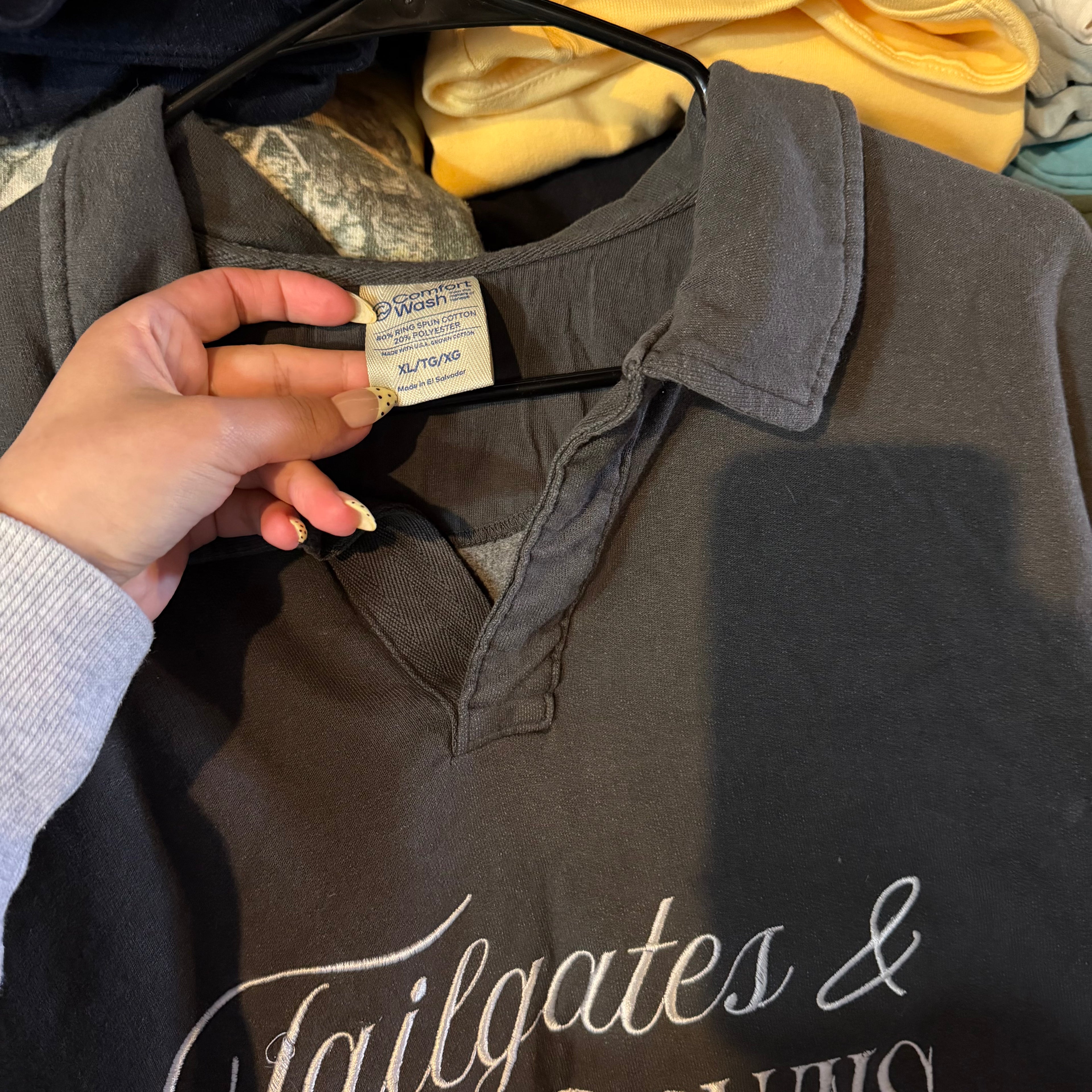 Tailgates & Touchdowns Collared Sweatshirt - XL - No Flaws