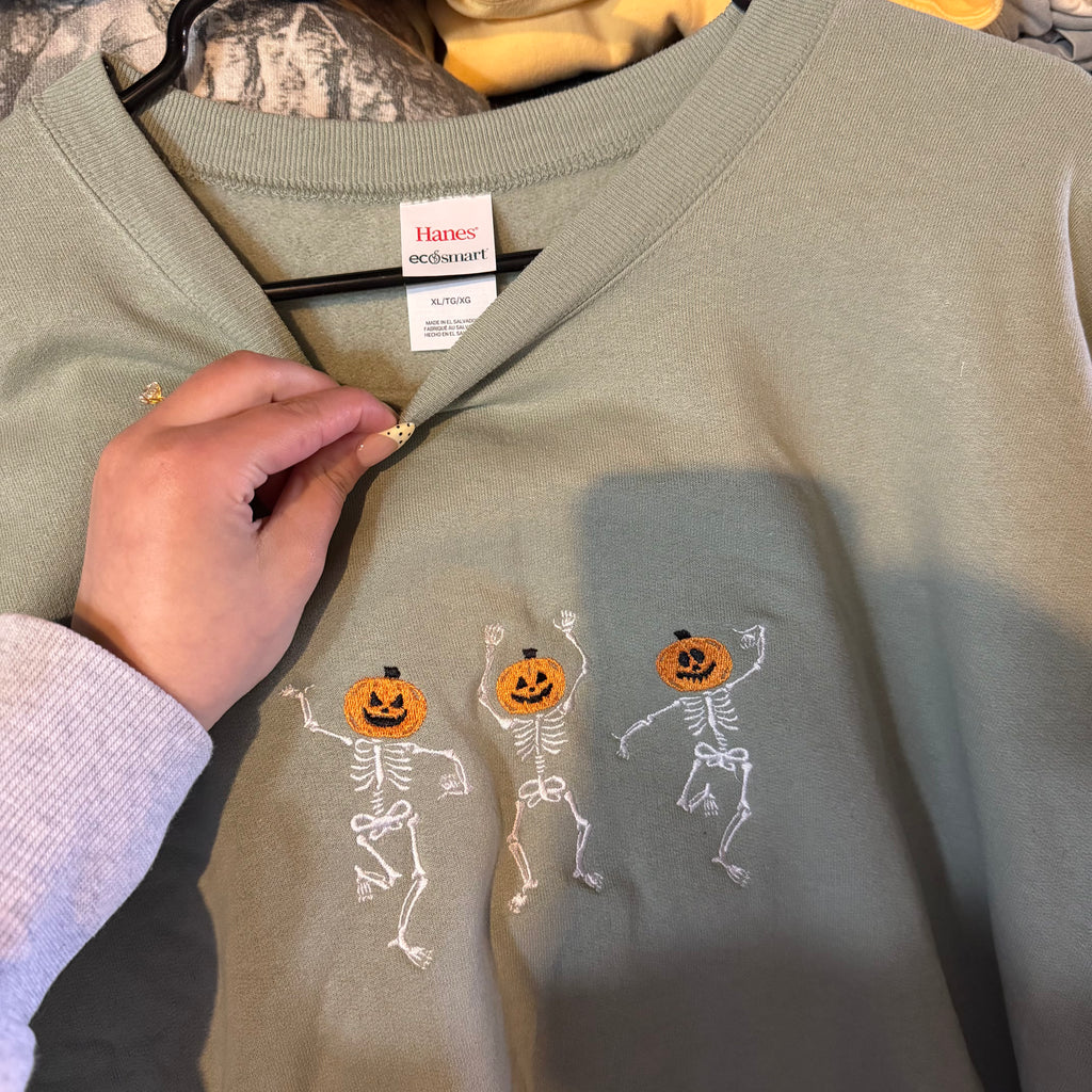 Skeletons Sweatshirt - XL - No Flaws