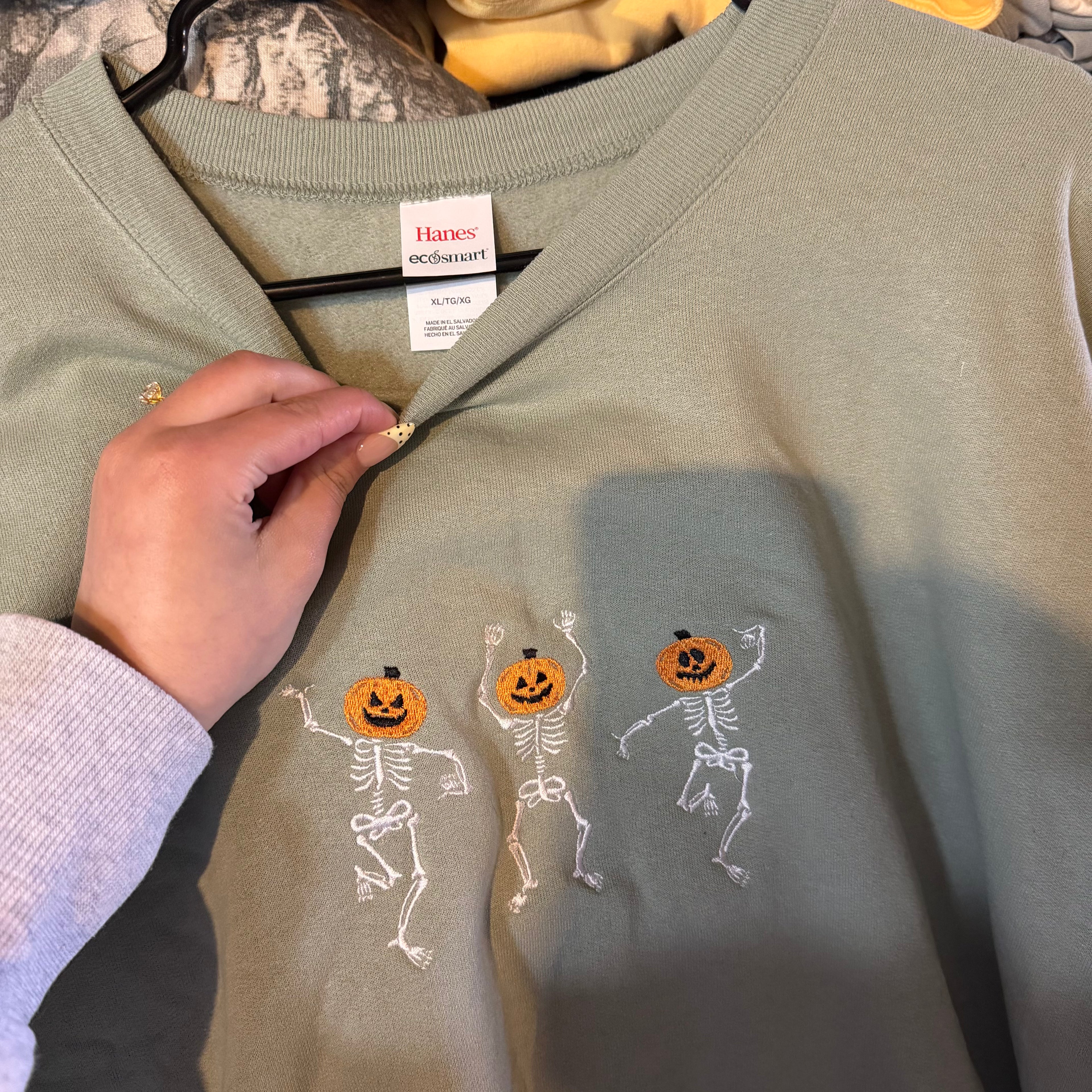 Skeletons Sweatshirt - XL - No Flaws